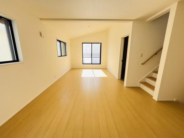 �_�ސ쌧������s�l�{��̐V�z��ˌ��Ẵ��r���O