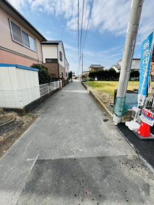 �_�ސ쌧������s�����̐V�z��ˌ��Ă̑O�ʓ��H�܂ތ��n�ʐ^