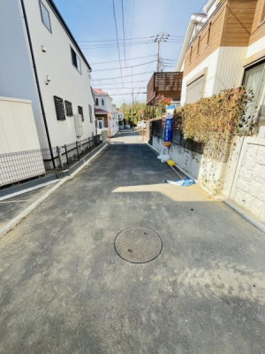 �_�ސ쌧������s�l�{��̐V�z��ˌ��Ă̑O�ʓ��H�܂ތ��n�ʐ^