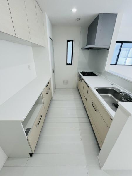 �_�ސ쌧������s�l�{��̐V�z��ˌ��ẴL�b�`��