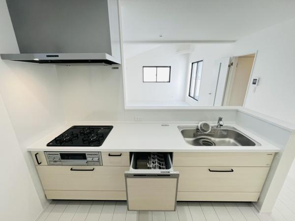 �_�ސ쌧������s�l�{��̐V�z��ˌ��ẴL�b�`��