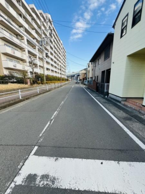 �_�ސ쌧������s���v�ۂ̒��È�ˌ��Ă̑O�ʓ��H�܂ތ��n�ʐ^