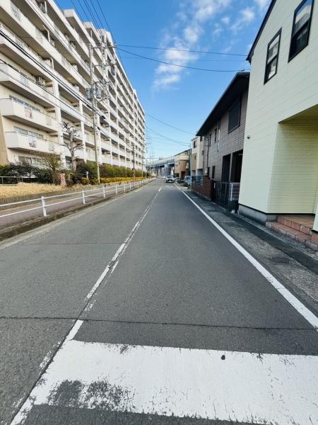 �_�ސ쌧������s���v�ۂ̒��È�ˌ��Ă̑O�ʓ��H�܂ތ��n�ʐ^