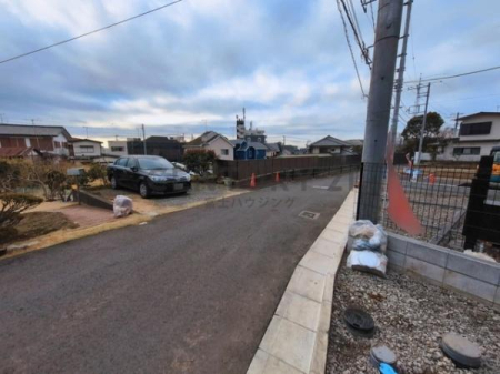 �_�ސ쌧����s���5���ڂ̐V�z��ˌ��Ă̑O�ʓ��H�܂ތ��n�ʐ^