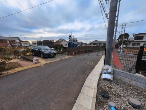 �_�ސ쌧����s���5���ڂ̐V�z��ˌ��Ă̑O�ʓ��H�܂ތ��n�ʐ^