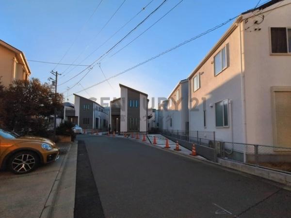 �_�ސ쌧����s�ғ�����2���ڂ̐V�z��ˌ��Ă̑O�ʓ��H�܂ތ��n�ʐ^