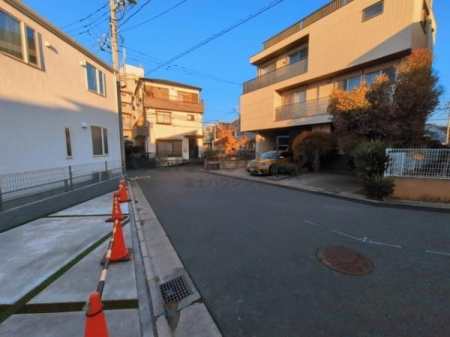 �_�ސ쌧����s�ғ�����2���ڂ̐V�z��ˌ��Ă̑O�ʓ��H�܂ތ��n�ʐ^