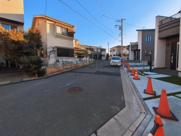 �_�ސ쌧����s�ғ�����2���ڂ̐V�z��ˌ��Ă̑O�ʓ��H�܂ތ��n�ʐ^