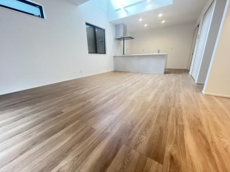 �_�ސ쌧������s����1���ڂ̐V�z��ˌ��Ẵ��r���O