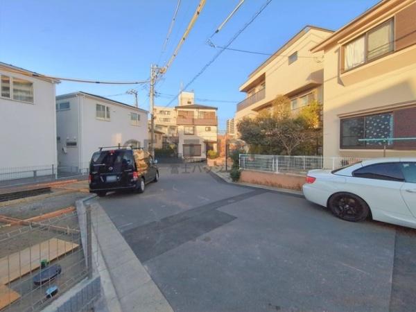 �_�ސ쌧����s�ғ�����2���ڂ̐V�z��ˌ��Ă̑O�ʓ��H�܂ތ��n�ʐ^