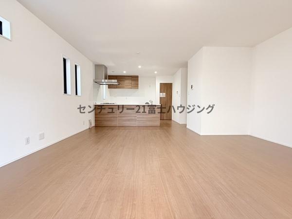 �_�ސ쌧������s�����u2���ڂ̐V�z��ˌ��Ẵ��r���O