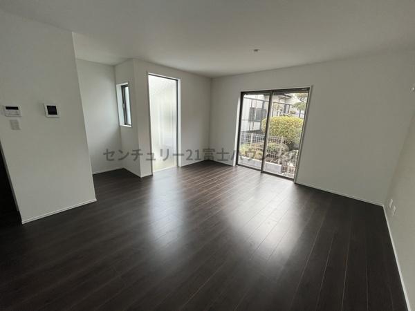 �_�ސ쌧������s���h�̐V�z��ˌ��Ẵ��r���O