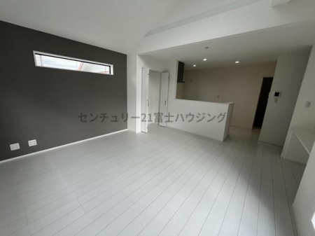 �_�ސ쌧������s���h�̐V�z��ˌ��Ẵ��r���O