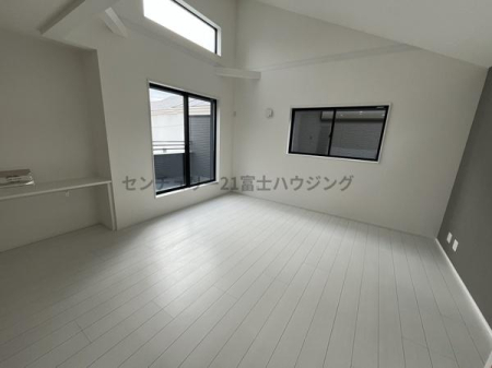 �_�ސ쌧������s���h�̐V�z��ˌ��Ẵ��r���O