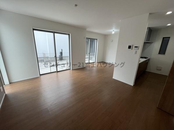 �_�ސ쌧������s���h�̐V�z��ˌ��Ẵ��r���O