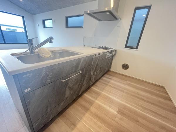 �_�ސ쌧������s����1���ڂ̐V�z��ˌ��ẴL�b�`��