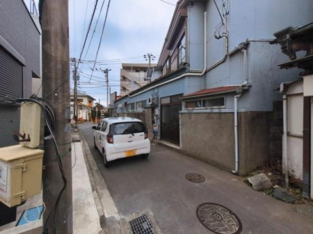 �_�ސ쌧����s�А�4���ڂ̐V�z��ˌ��Ă̑O�ʓ��H�܂ތ��n�ʐ^