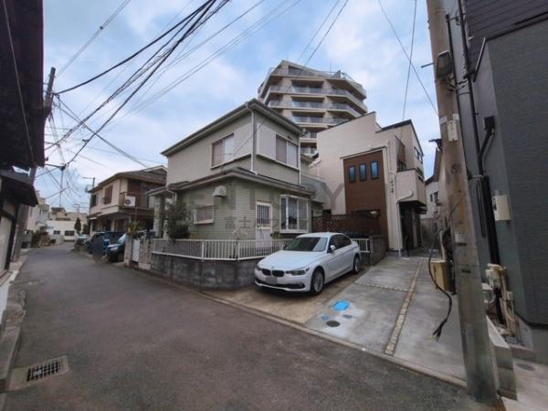 �_�ސ쌧����s�А�4���ڂ̐V�z��ˌ��Ă̑O�ʓ��H�܂ތ��n�ʐ^