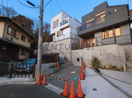 �_�ސ쌧����s�А�4���ڂ̐V�z��ˌ��Ă̑O�ʓ��H�܂ތ��n�ʐ^