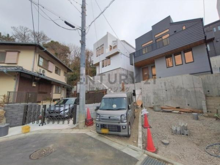 �_�ސ쌧����s�А�4���ڂ̐V�z��ˌ��Ă̑O�ʓ��H�܂ތ��n�ʐ^