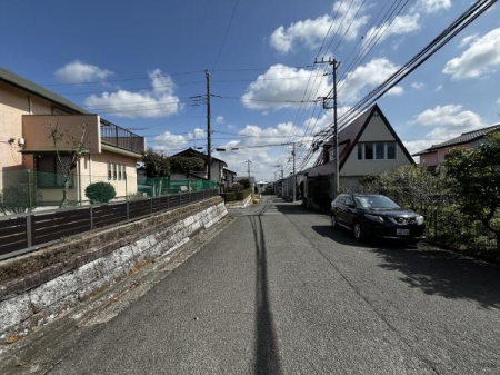 �_�ސ쌧������s��̒��È�ˌ��Ă̑O�ʓ��H�܂ތ��n�ʐ^