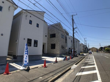 �_�ސ쌧������s�l�V���̒��È�ˌ��Ă̑O�ʓ��H�܂ތ��n�ʐ^