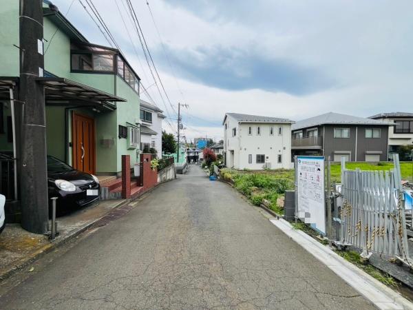 �_�ސ쌧����s�P�s��2���ڂ̐V�z��ˌ��Ă̑O�ʓ��H�܂ތ��n�ʐ^