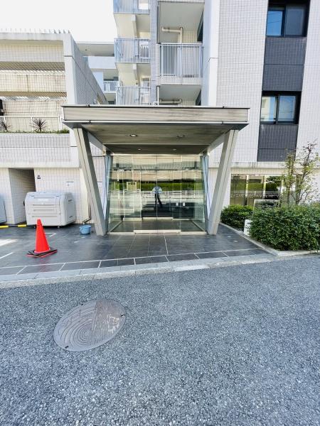 �_�ސ쌧������s������̒��Ã}���V�����̃G���g�����X