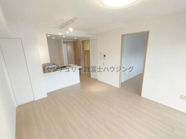 �_�ސ쌧������s������̒��Ã}���V�����̃��r���O