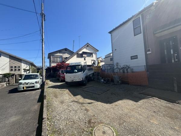 �_�ސ쌧������s���c2���ڂ̐V�z��ˌ��Ă̑O�ʓ��H�܂ތ��n�ʐ^