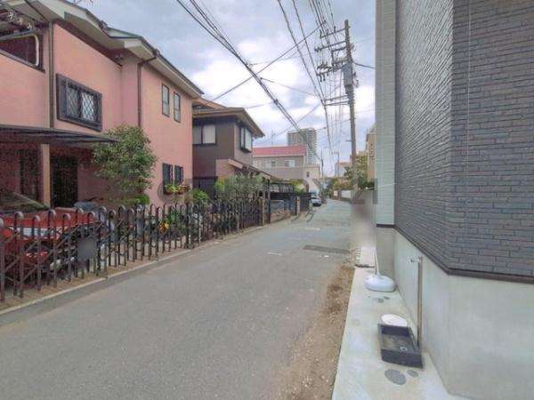 �_�ސ쌧����s�ғ�1���ڂ̐V�z��ˌ��Ă̑O�ʓ��H�܂ތ��n�ʐ^