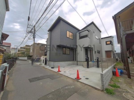 �_�ސ쌧����s�ғ�1���ڂ̐V�z��ˌ��Ă̑O�ʓ��H�܂ތ��n�ʐ^