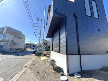 �_�ސ쌧����s���̐V�z��ˌ��Ă̑O�ʓ��H�܂ތ��n�ʐ^