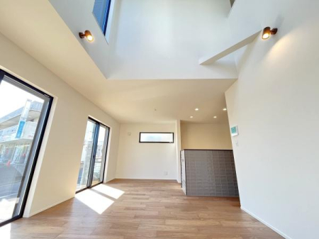 �_�ސ쌧����s���̐V�z��ˌ��Ẵ��r���O