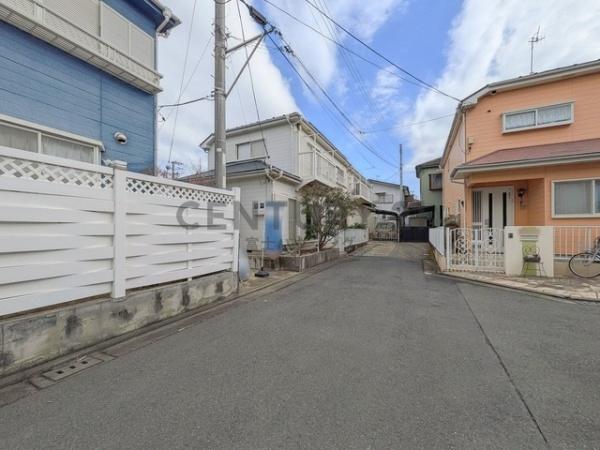 �_�ސ쌧������s���l���̒��È�ˌ��Ă̑O�ʓ��H�܂ތ��n�ʐ^