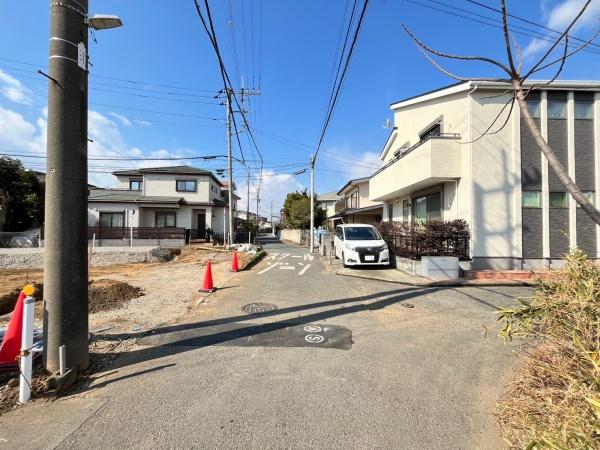 �_�ސ쌧����s�����k2���ڂ̐V�z��ˌ��Ă̑O�ʓ��H�܂ތ��n�ʐ^