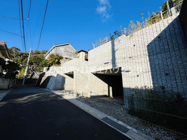 �_�ސ쌧���q�s��K��5���ڂ̒��È�ˌ��Ă̑O�ʓ��H�܂ތ��n�ʐ^