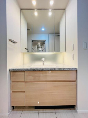 �����s�]���擌�_1���ڂ̒��Ã}���V�����̐��ʑ�E���ʏ�