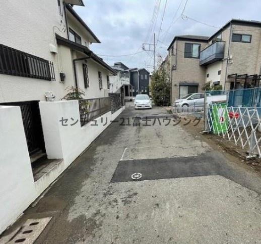 �_�ސ쌧������s�l�|1���ڂ̒��È�ˌ��Ă̑O�ʓ��H�܂ތ��n�ʐ^