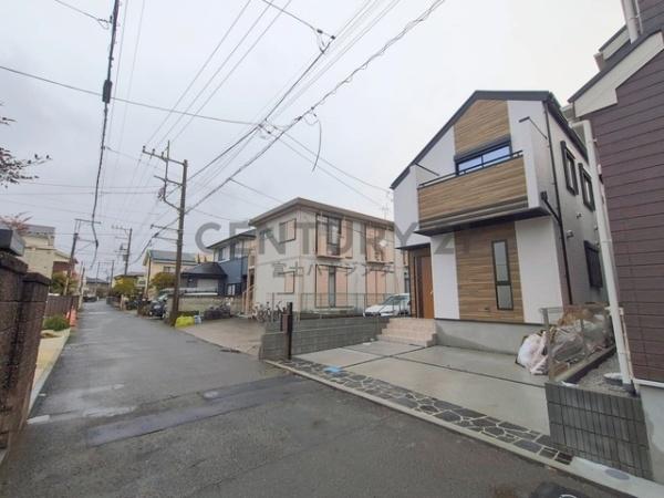 �_�ސ쌧����s�����C��7���ڂ̐V�z��ˌ��Ă̑O�ʓ��H�܂ތ��n�ʐ^