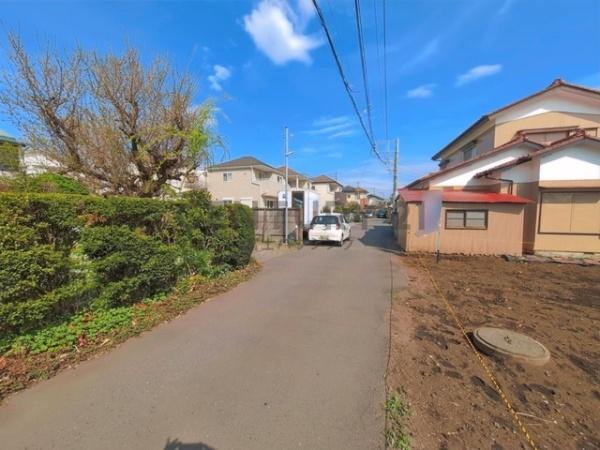 �_�ސ쌧����s���q�̓y�n�̑O�ʓ��H�܂ތ��n�ʐ^