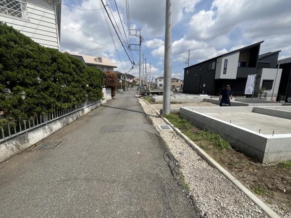 �_�ސ쌧������s����1���ڂ̐V�z��ˌ��Ă̑O�ʓ��H�܂ތ��n�ʐ^