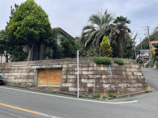 �_�ސ쌧���q�s��K��5���ڂ̒��È�ˌ��Ă̑O�ʓ��H�܂ތ��n�ʐ^