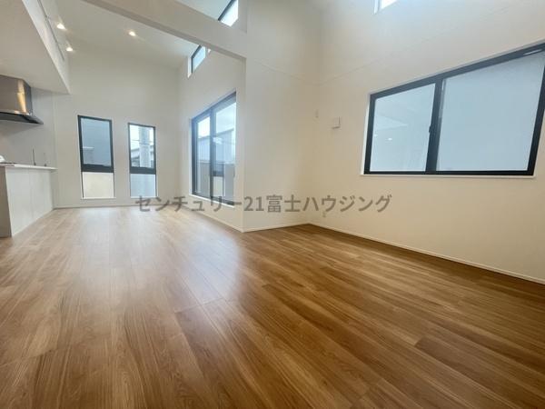 �_�ސ쌧������s����1���ڂ̐V�z��ˌ��Ẵ��r���O