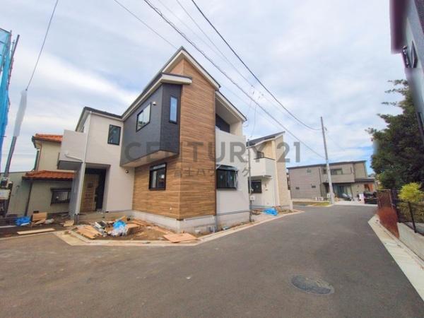 �_�ސ쌧������s���c1���ڂ̐V�z��ˌ��Ă̑O�ʓ��H�܂ތ��n�ʐ^