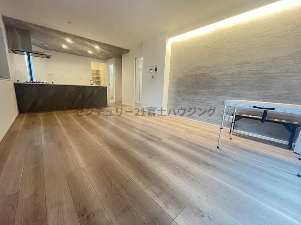 �_�ސ쌧������s����1���ڂ̐V�z��ˌ��Ẵ��r���O