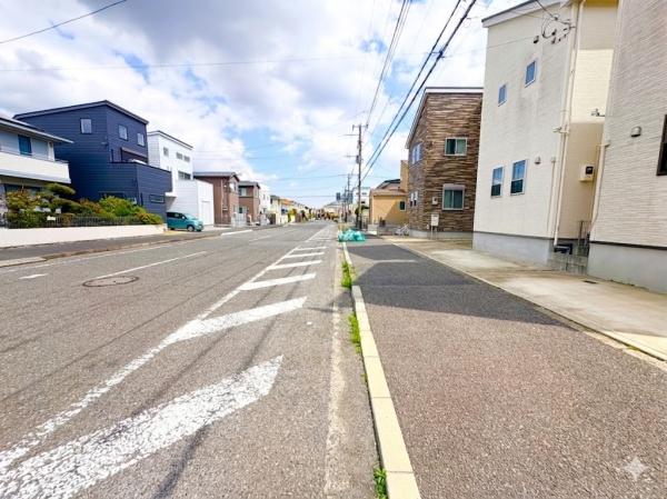 �_�ސ쌧������s�l�V���̒��È�ˌ��Ă̑O�ʓ��H�܂ތ��n�ʐ^