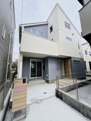 神奈川県茅ヶ崎市小和田1丁目の新築一戸建ての現地外観写真