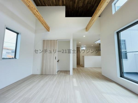 �_�ސ쌧������s���a�c1���ڂ̐V�z��ˌ��Ẵ��r���O