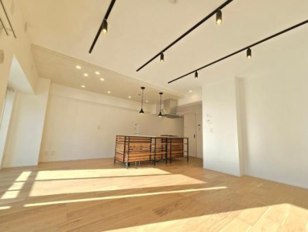 �_�ސ쌧����s�А��C��1���� 8-21�̒��Ã}���V�����̃��r���O